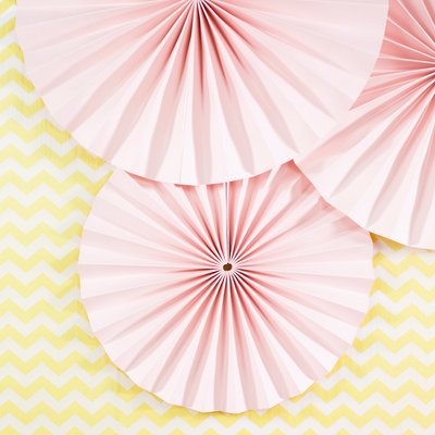 DIY Step by step cardboard fans to decorate your party 
