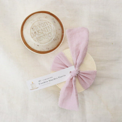 Sabonetes naturais em tecido Vichy rosa, decoração premium