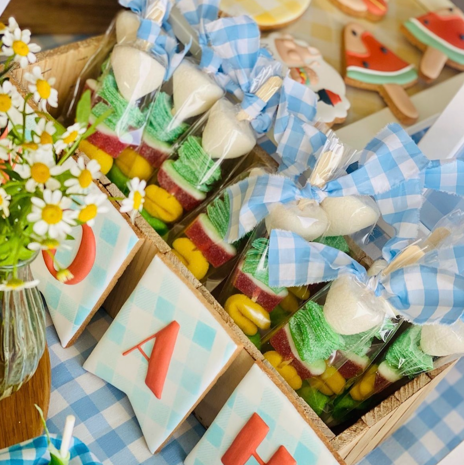 Espetinho de doces personalizado em tecido xadrez azul claro / 6 unid.