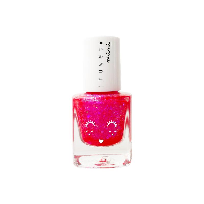 Esmalte de uñas a base de agua fucsia de fresa