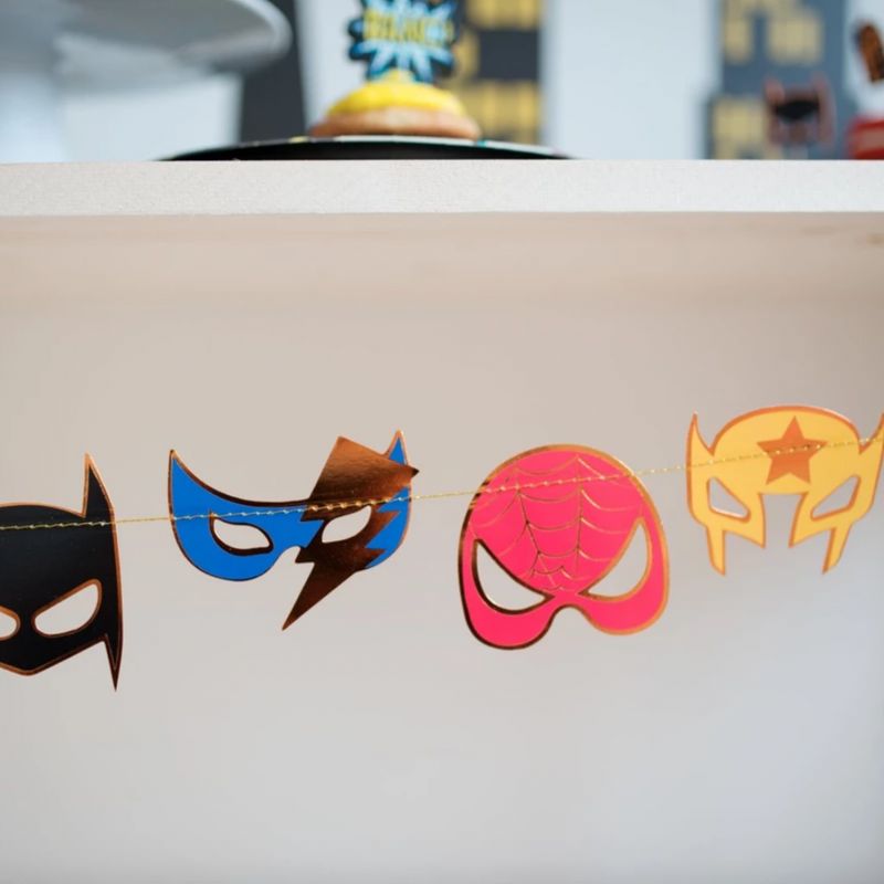 Máscaras de super-heróis guirlanda