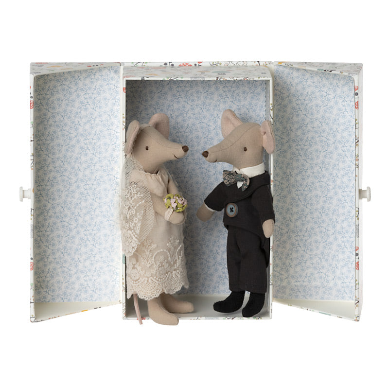 Viva os ratos dos noivos em uma caixa Maileg