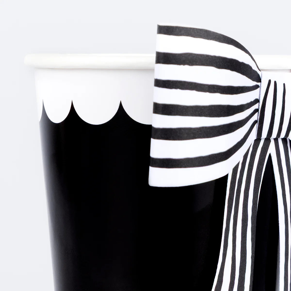 Black cups with striped bow / 8 pcs.