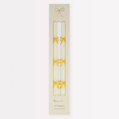 Conjunto de velas longas com arco dourado