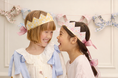 KEWUF Lote De 2 Diademas De Bruja De Halloween – Lazos De Colores Con Malla, Estilo Moderno Y Cómodo, Para Fiestas De Disfraces Y Actuaciones