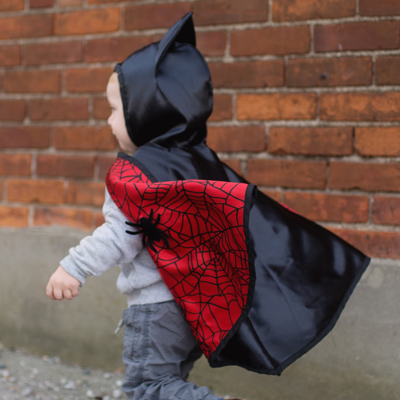 Reversible superhero cape costume