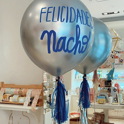 Balão L inflacionado em prata tassel e letras azuis <br> (apenas Barcelona e Madrid)</br>