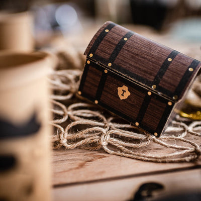 Caixa de detalhes de peito de pirata / 8 peças.