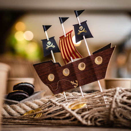Topper Navio Pirata com detalhes dourados